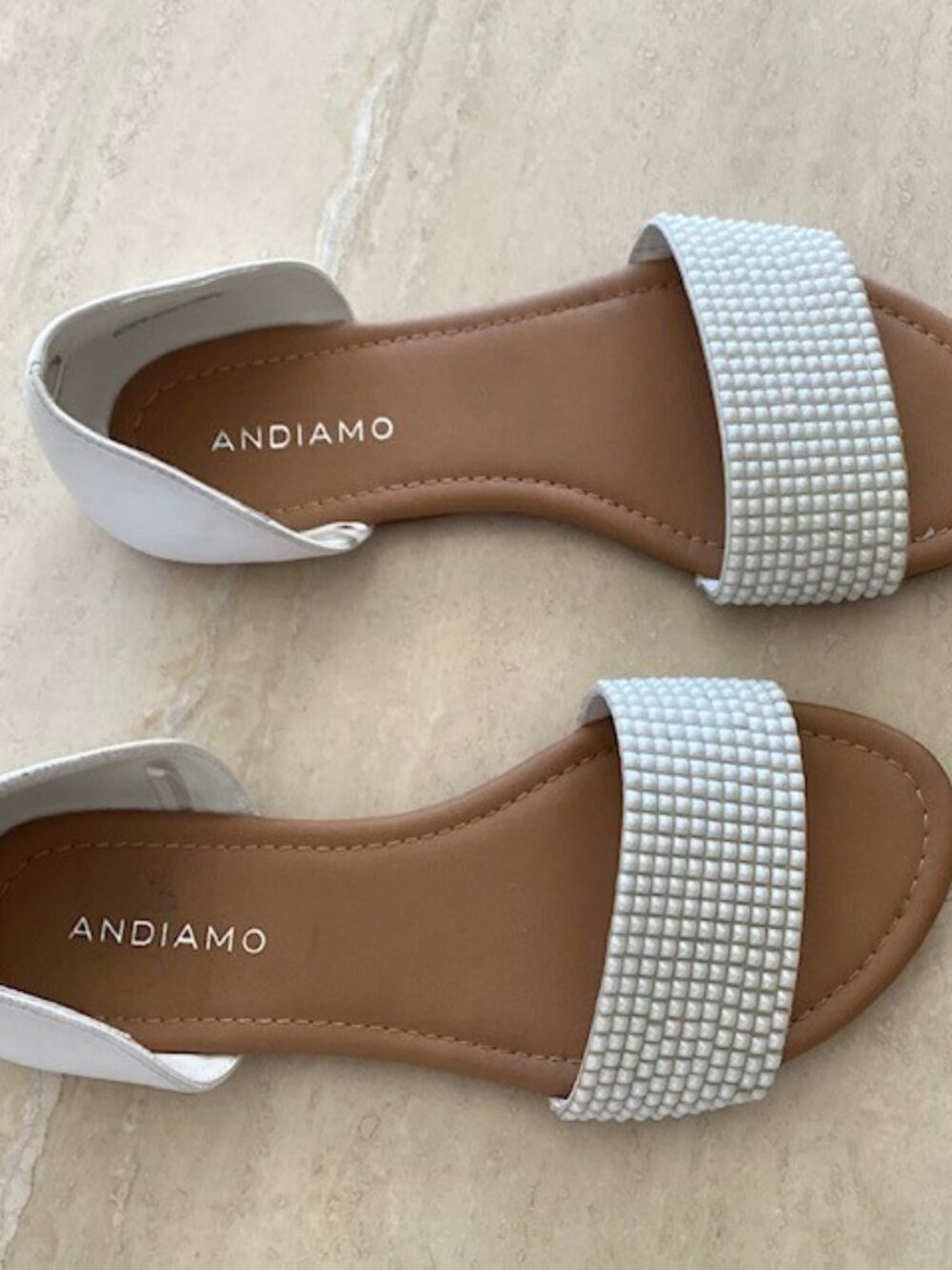 Andiamo white pearl women's sandals, size 8.5 (flaws, see last two pictures)